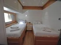 요트 판매 중